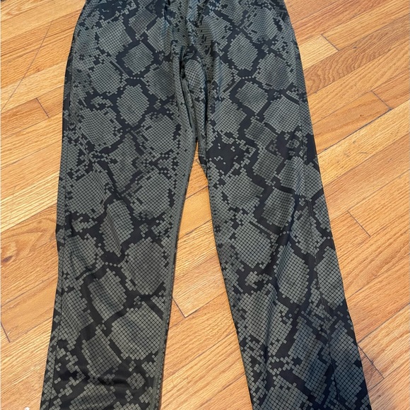 Lululemon Jet Crop - Picture 2 of 4